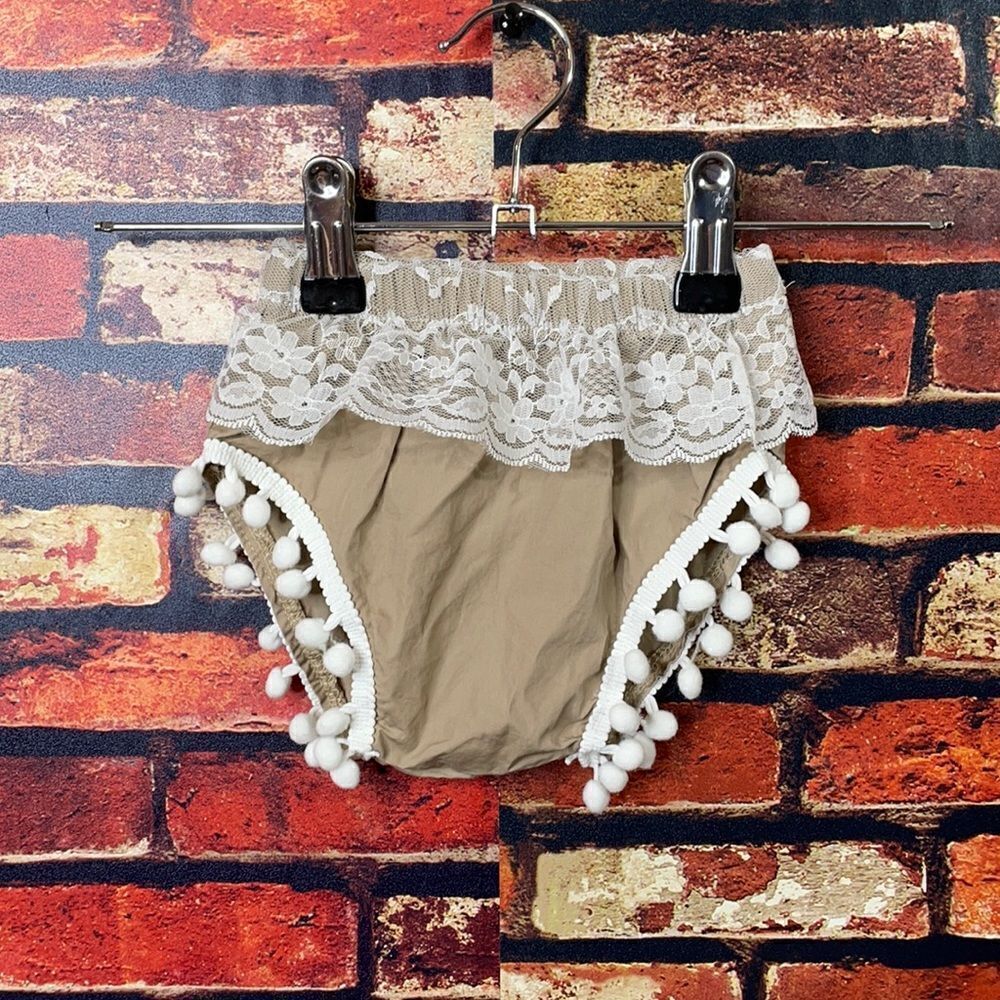 5 for $25🔥6-9M/ Euro Size 70‎ Baby Girl Tan & White Lace Bloomers